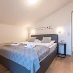 Apartment Alpenchalets - Zse203 By Interhome